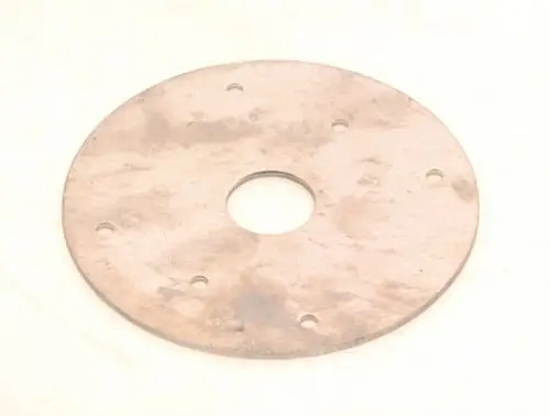 Runde Metallplatte mit Loch in der Mitte und mehreren Schraublöchern am Rand. Sie gehört zu einem Bosch Produkt, das mit Abgas-Absperrklappen in Verbindung steht.